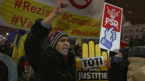 Защо румънците са пак по площадите