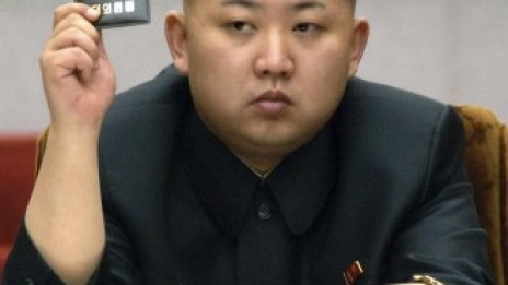 Доларът и юанът настъпват в Северна Корея