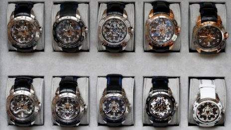 Производителите на швейцарски часовници най-сетне се насочват онлайн