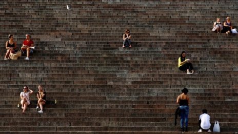 46% от българите вярват, че държавата е виновна за проблемите им в живота