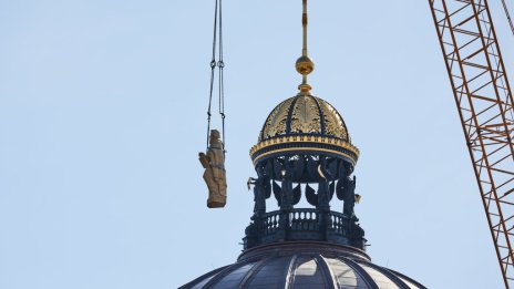 Берлински статуи нагнетяват напрежение в културните войни на Германия