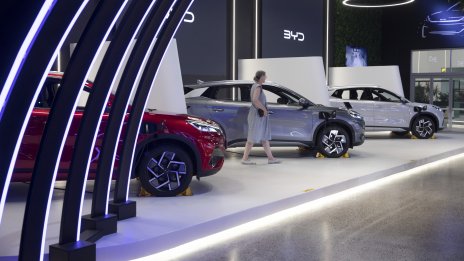 Световните продажби на електромобили растат за втори пореден месец през април
