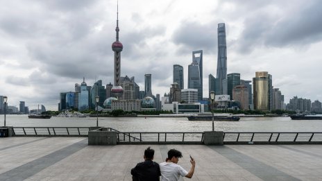 Безпрецедентен спад в инвестициите хвърля сянка върху икономиката на Китай през октомври