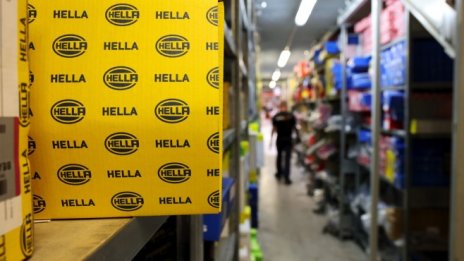 Faurecia придобива 60% от германския доставчик Hella срещу близо 7 млрд. евро