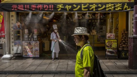 Отказът на потребителите да спазват COVID препоръките спасява Япония от рецесия