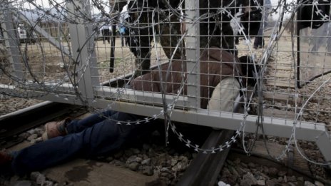Гърция разчиства бежанския лагер по границата с Македония