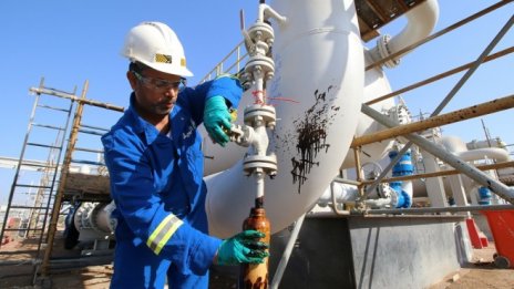 Петролът се отдалечава от тригодишния си връх