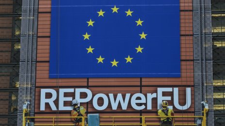 ЕС се насочва към мащабен енергиен пакет, но остава въпросът с ценовия таван при газа
