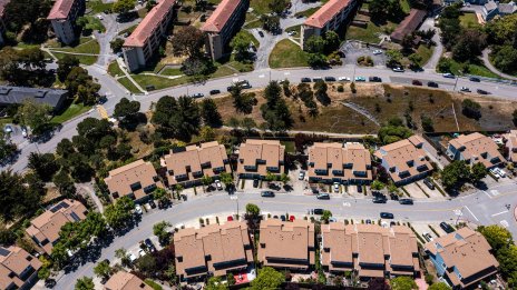 Американците имат 35 трлн. долара, заключени в жилища, и това им струва скъпо