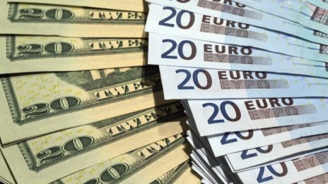 Еврото поскъпва до шестмесечен връх спрямо долара