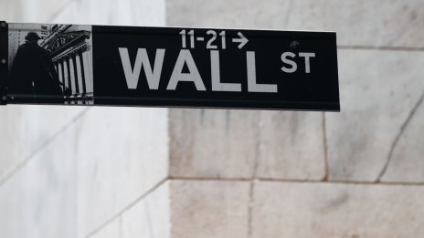 S&P 500 приключи сесията на червено, отдалечавайки се от рекорда си