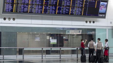 Летището в Хонконг усеща бавния рестарт на пътуванията 