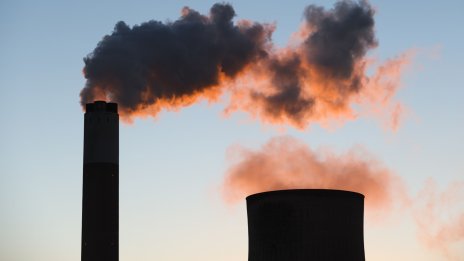 Големите финансови компании остават ангажирани с изкопаемите горива