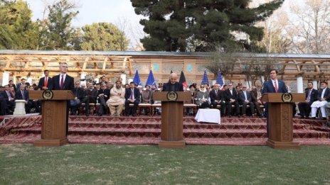 САЩ и талибаните в Афганистан подписаха мирно спораузмение