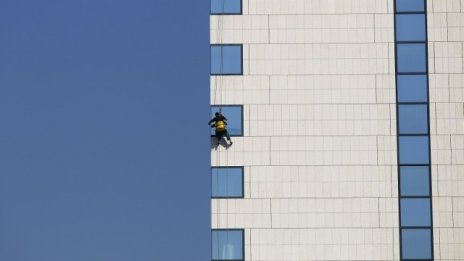 Безработицата в България пада до 9,4% през септември 