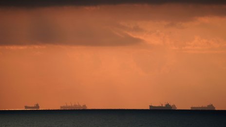 Флотилия кораби с дизел идва в помощ на Европа