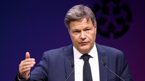 Бившият германски вицеканцлер Роберт Хабек се оттегля от политиката