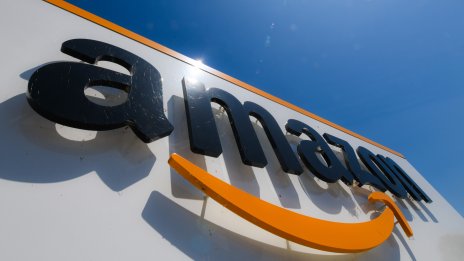 Привлекателността на Amazon расте, докато акциите ѝ са по-евтини от тези на Apple и Walmart