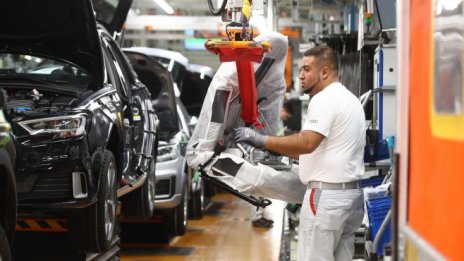 Растежът на бизнеса в еврозоната достигна най-слабия си темп от 2 години