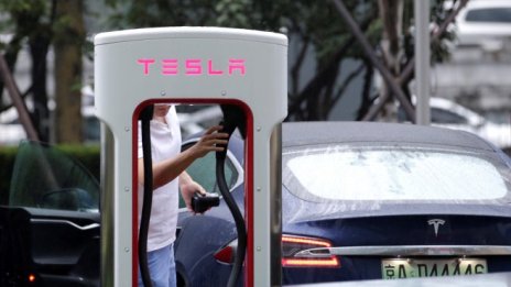 Tesla обяви старт на доставките на Model 3 за Европа