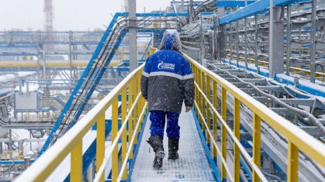 Затъващият "Газпром" обмисля съкращения и продажбата на луксозен офис в Санкт Петербург