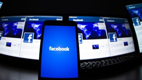 Facebook ползва телефонния ви номер, за да продава реклами