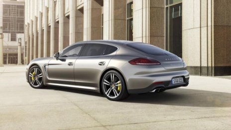Porsche показа върховата Panamera