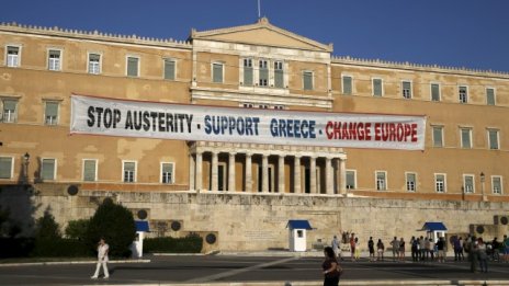 Standard & Poor's понижи рейтинга на Гърция до ССС-