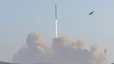 Ракета Starship на SpaceX се взриви по време на полет и наложи отклоняване на полети
