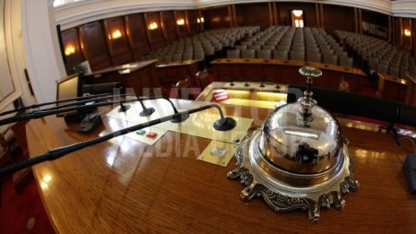 Захариева: Вотът на недоверие няма да е успешен, коалицията е стабилна