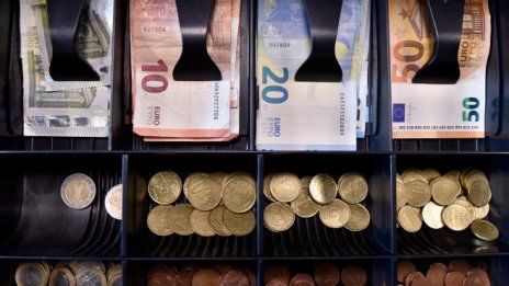 Евробарометър: Над половината българи одобряват еврото за валута