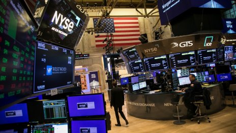 Разпродажби тласнаха S&P 500 и Nasdaq към най-лошия им ден от 2022 г.