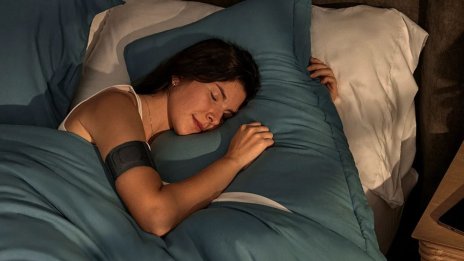 Garmin представи нова гривна за следене на съня и ключови здравни показатели