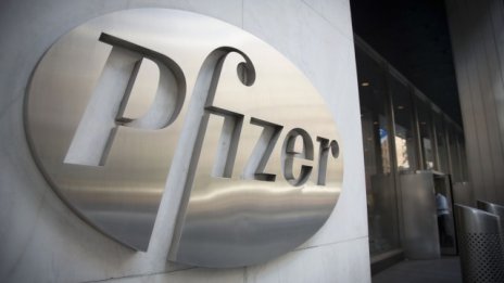 Pfizer повиши годишната си прогноза след изненадващо добри резултати