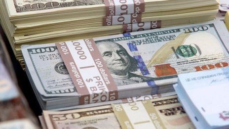 Твърде много кеш преследва твърде малко активи