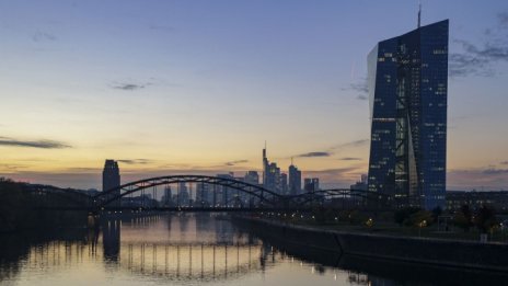 Банките в еврозоната ще ограничат достъпа до фирмени заеми през тримесечието