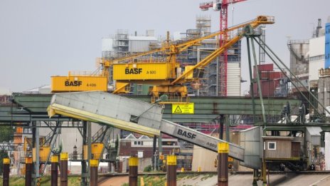 Отписването на дела на BASF в „Северен поток 2“ срина печалбата