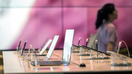 Новите телефони и бизнесът с чипове могат да подкрепят акциите на Samsung