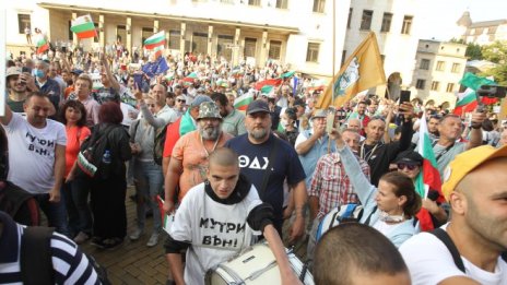 6 часа след началото на протестите обстановката в София се успокоява