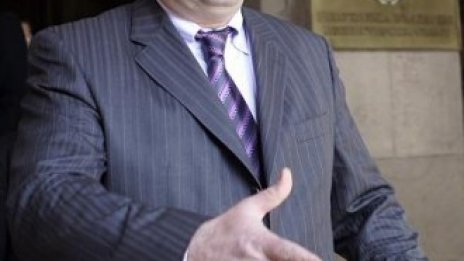 Златев: Авантюра е правителството да няма план за снабдяване на страната без Лукойл