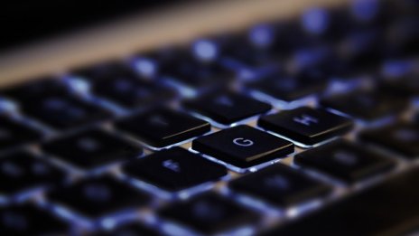 Twitter, Facebook и Google ще премахват речта на омразата в 24-часов срок