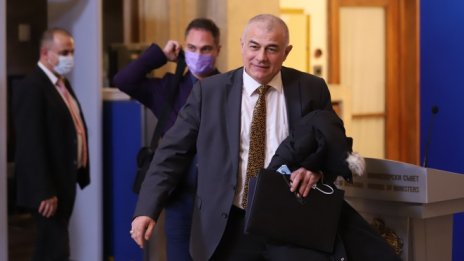 Социалният министър: Няма как максималният осигурителен доход да е замразен