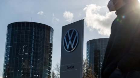 VW копира Tesla при изграждането на нов завод за електромобили в Германия