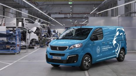 Три от водещите марки на Stellantis започват производство на водородни микробуси