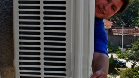 Главният архитект на София поиска да се махат и климатиците от сградите