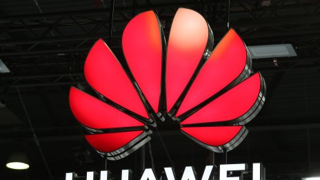 Huawei записва спад на печалбата за първи път от десетилетие