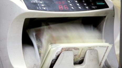 Спестяванията на финансовите предприятия в България се увеличиха с 20% за година