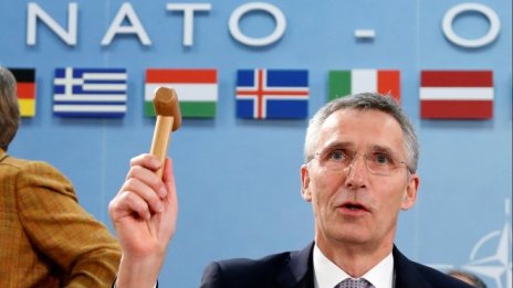 Столтенберг: НАТО не трябва да допуска нова Студена война