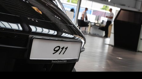 Акциите на Porsche поевтиняват въпреки 41-процентния ръст на оперативната печалба