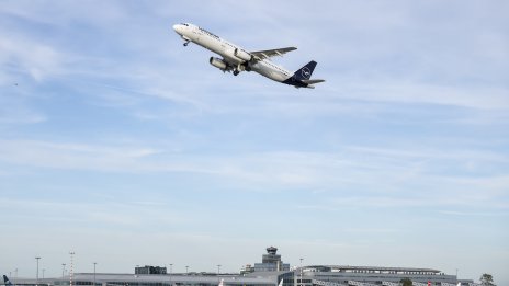 Авиокомпаниите съкращават 13 хил. полета и 2 млн. места през май заради кризата с горивото